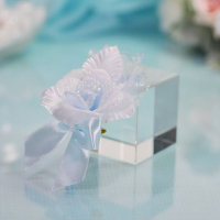 Бутоньерка 013 белая с голубым