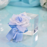 Бутоньерка для жениха 001 белая с голубым